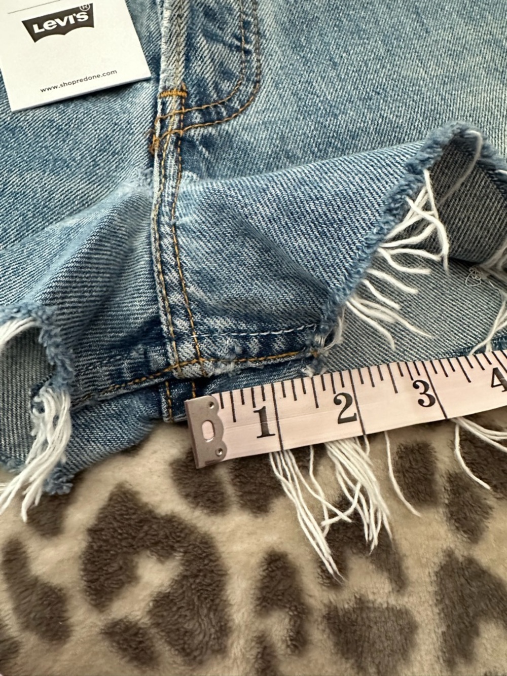 Levi's RE/DONE High Waisted Button Fly Cutoff Jean Shorts in Blue Wash Size 28 - Picture 16 of 17
